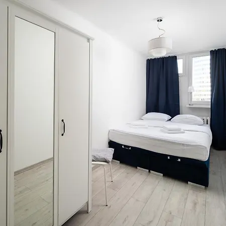 Grzybowska Blue Centre By Bookinghost * ワルシャワ