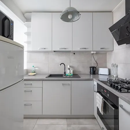 Grzybowska Blue Centre By Bookinghost *